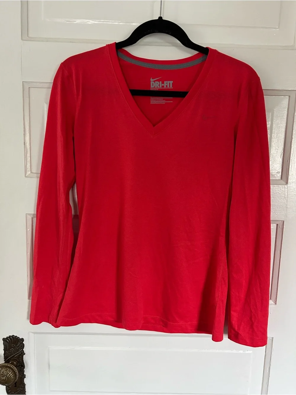 Nike Dry Fit Women's Red V-Neck Long Sleeve Top. Very Soft! Size Small